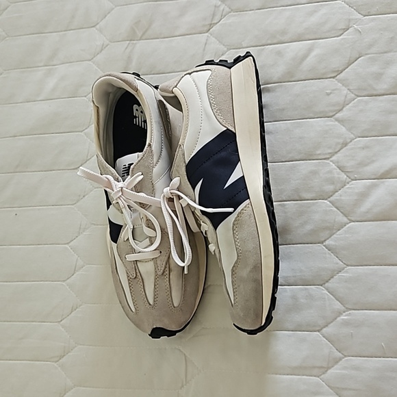 New Balance 327 size 5.5 - Picture 6 of 6